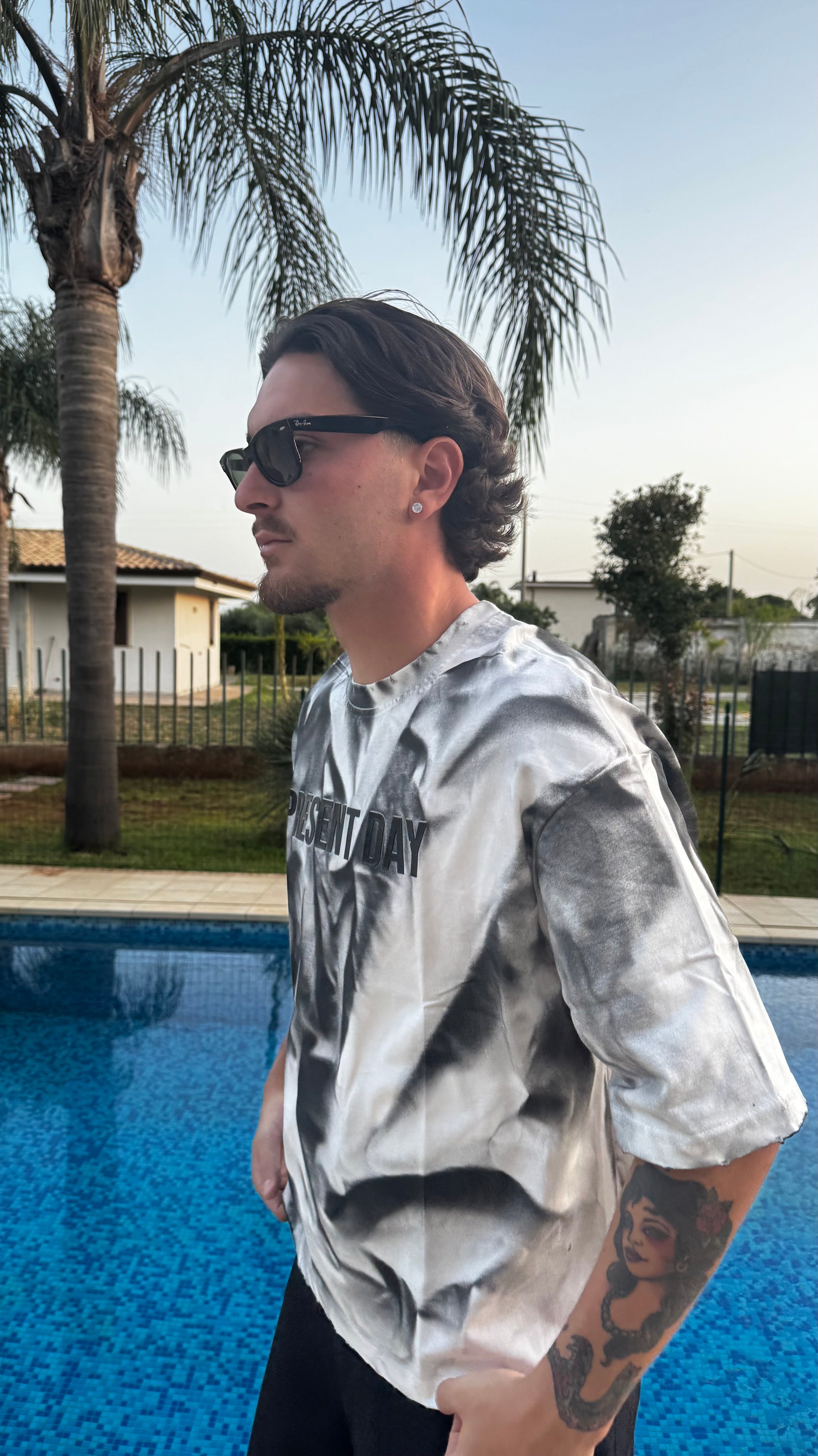 T-SHIRT PRESENT DAY
